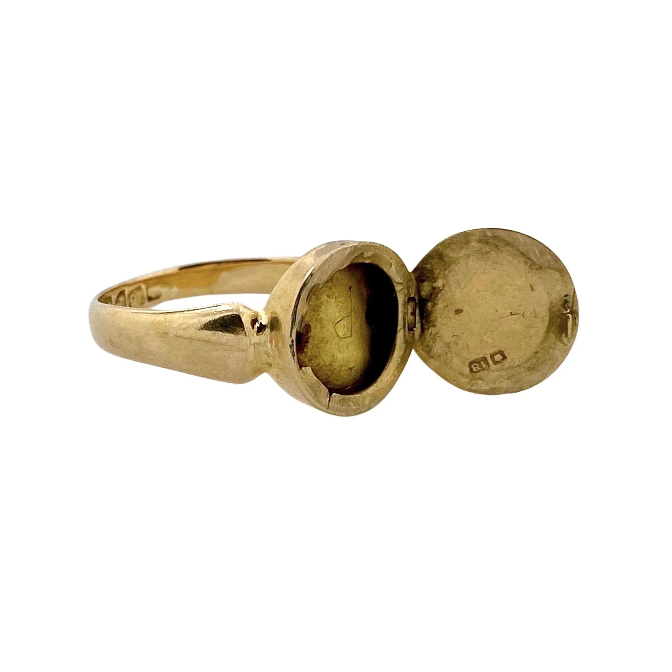 V I N T A G E / 1917 secrets / 18ct 18k yellow gold / locket poison letter D signet ring / size 6.25 to 6.5